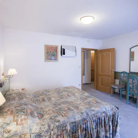 Sobe Krona Πανσιόν